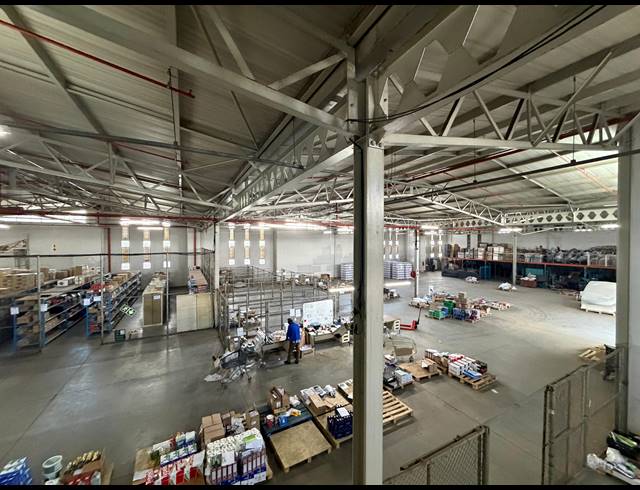 3,300M² WAREHOUSE TO LET IN HALFWAY HOUSE